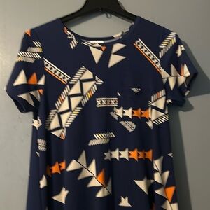 High low short sleeve shirt, top dress with a design
